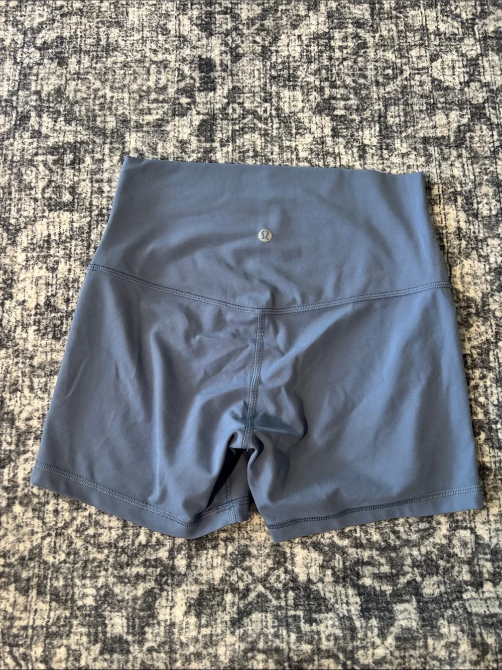 Lululemon Women’s Align Short 4” - size 6 - washed denim
